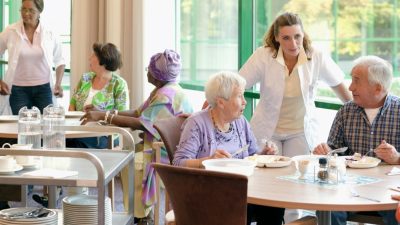 personne agee maison de retraite
