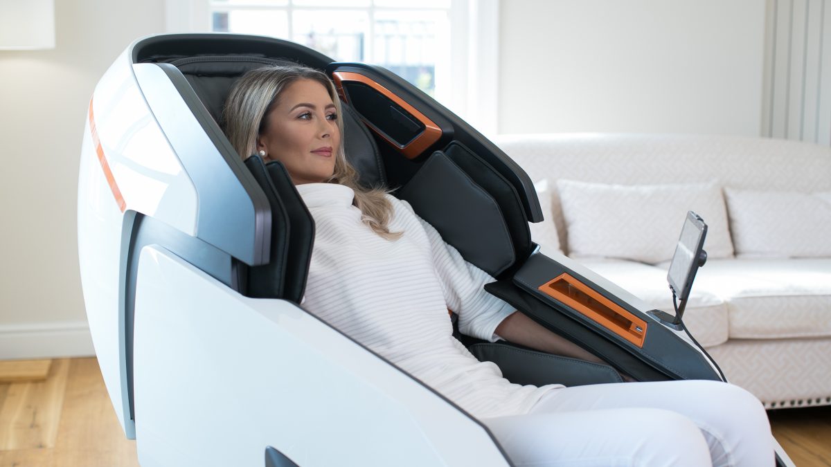 femme fauteuil massant