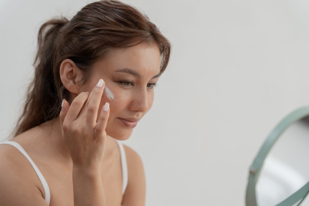 femme applique creme